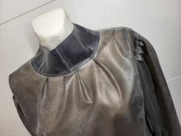 Latex basic - blouse with folds